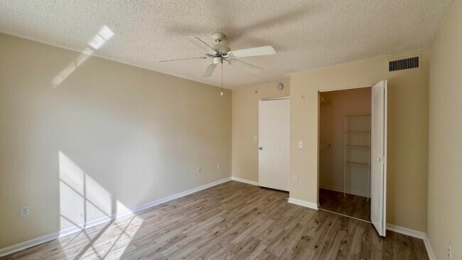 Building Photo - 7808 Sonoma Springs Cir