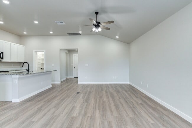 Building Photo - Wonderful 4/2/2 in Bell Farms!