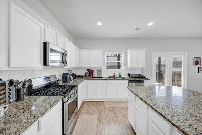Building Photo - 300 Barony Pl Dr