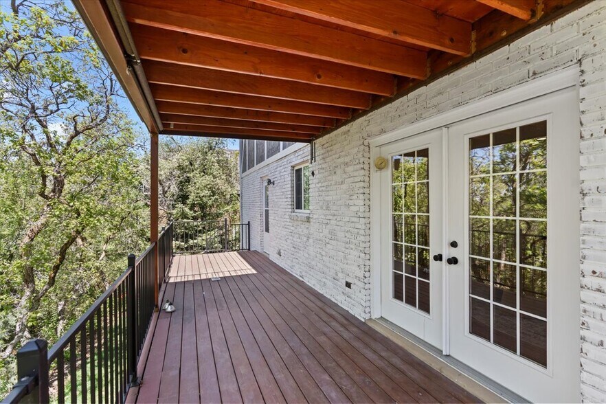 Building Photo - 717 Woodridge Dr