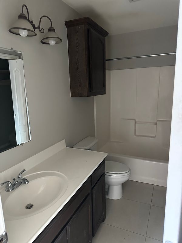 Building Photo - 720 S Logan Dr