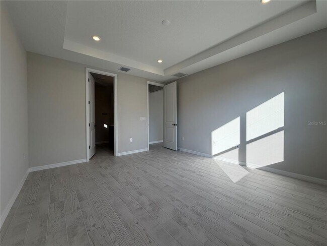 Building Photo - 5648 Flame Vine Wy