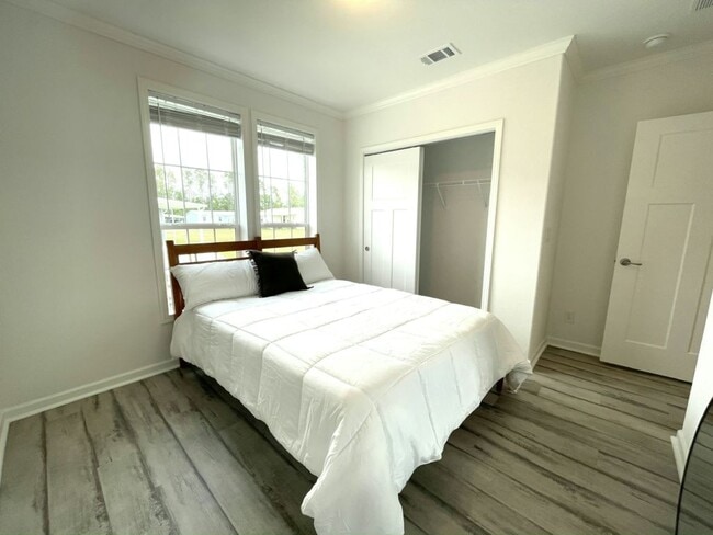 Building Photo - 34628 Ballyhoo Dr