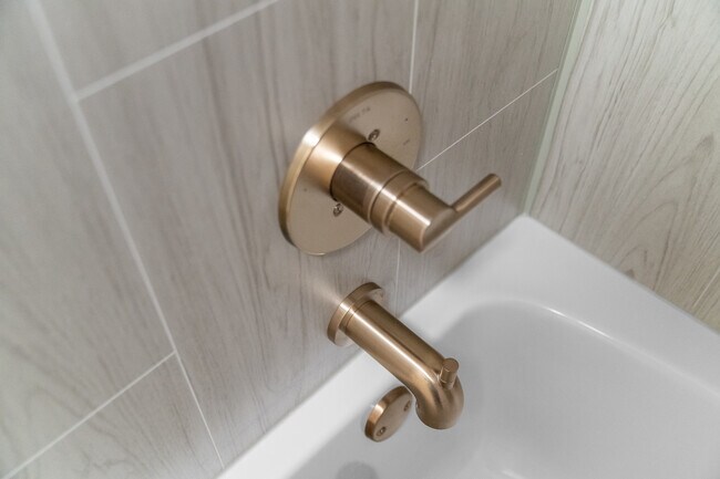 Building Photo - 1105 Julienne Dr