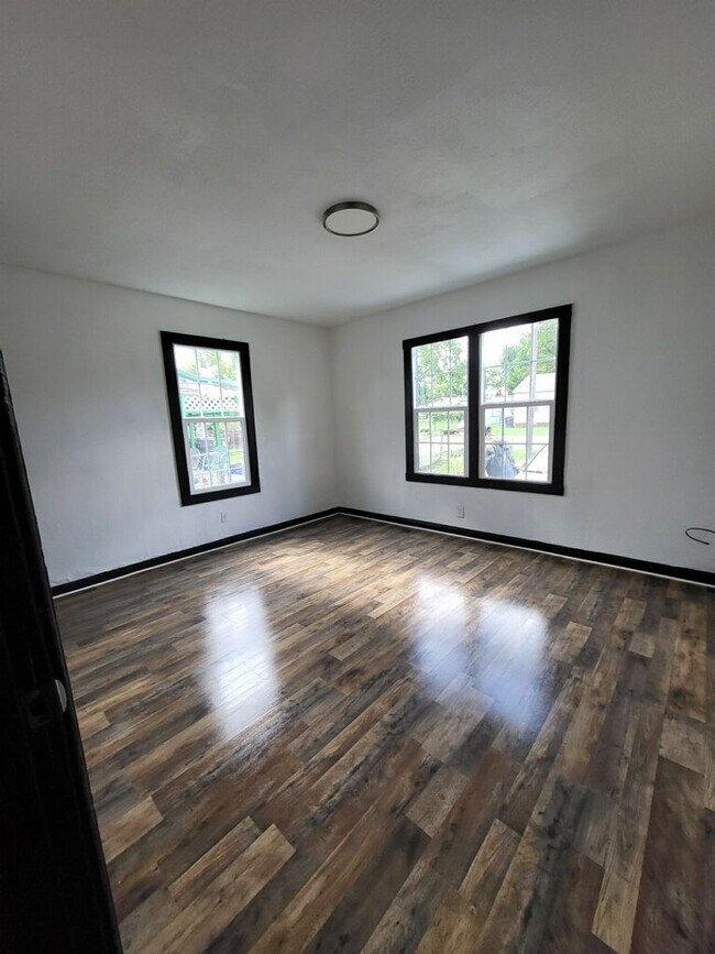 Building Photo - Two Bedroom One Bath Rental $900/month