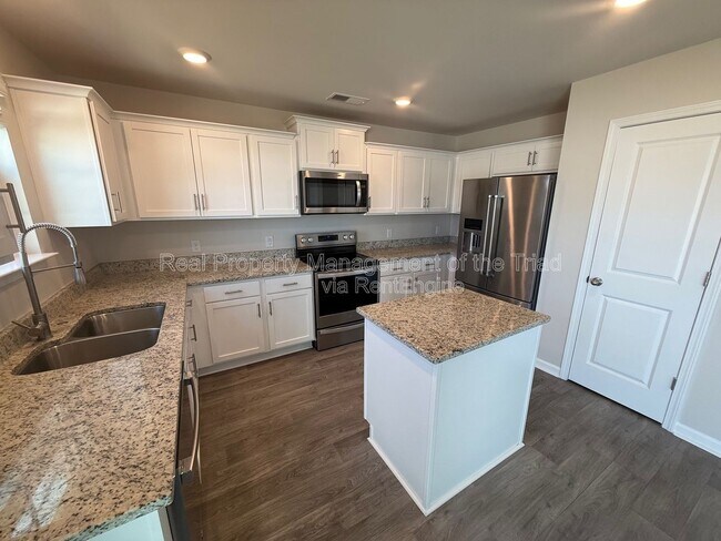 Building Photo - 5277 Ironwood Dr