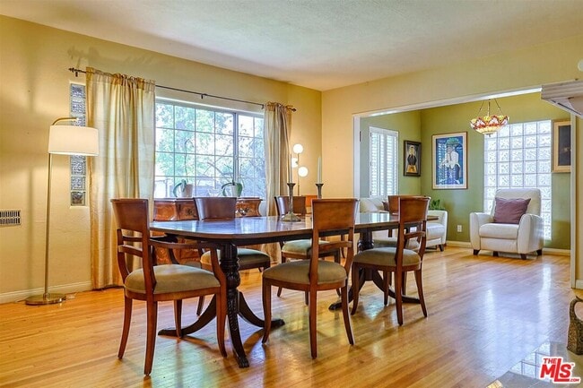 Building Photo - 4722 Ventura Canyon Ave