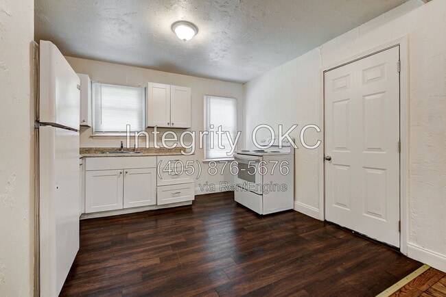 Building Photo - 2321 McCracken Dr