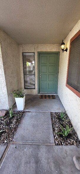 Building Photo - 1567 W Javelina Ave