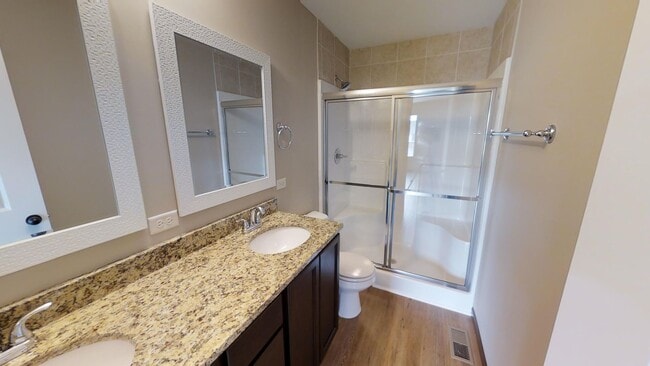 Building Photo - Luxury Townhome