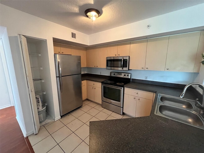 Building Photo - 4101 San Marino Blvd