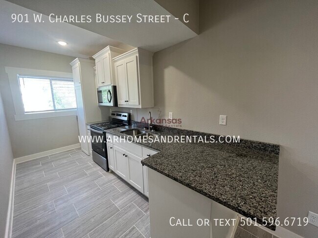Building Photo - 901 W Charles Bussey Ave