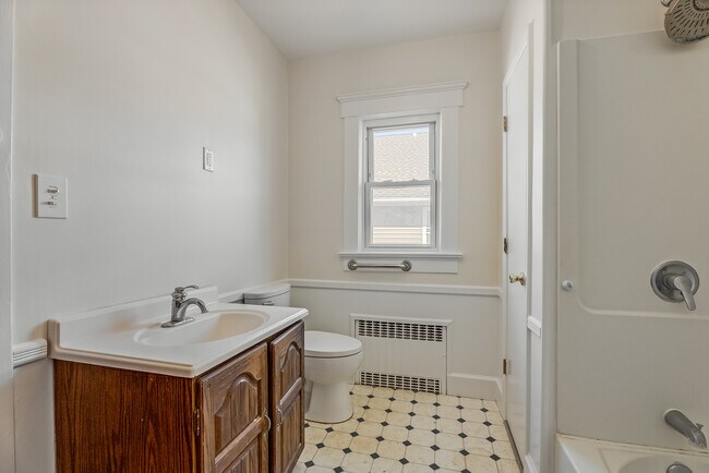 Building Photo - 40 Franklin Pl