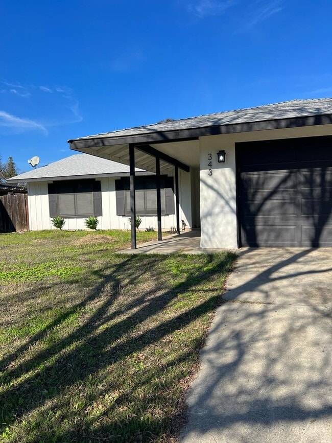 Building Photo - 343 Sunset Dr