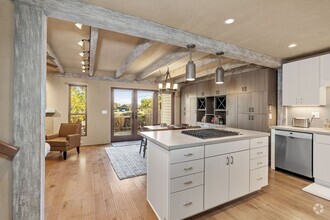 Building Photo - Gorgeous Furnished 2-Bed, 2-Bath Townhouse...