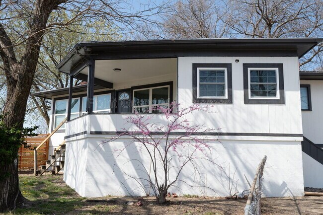 Building Photo - 1700 N Harvard Ave