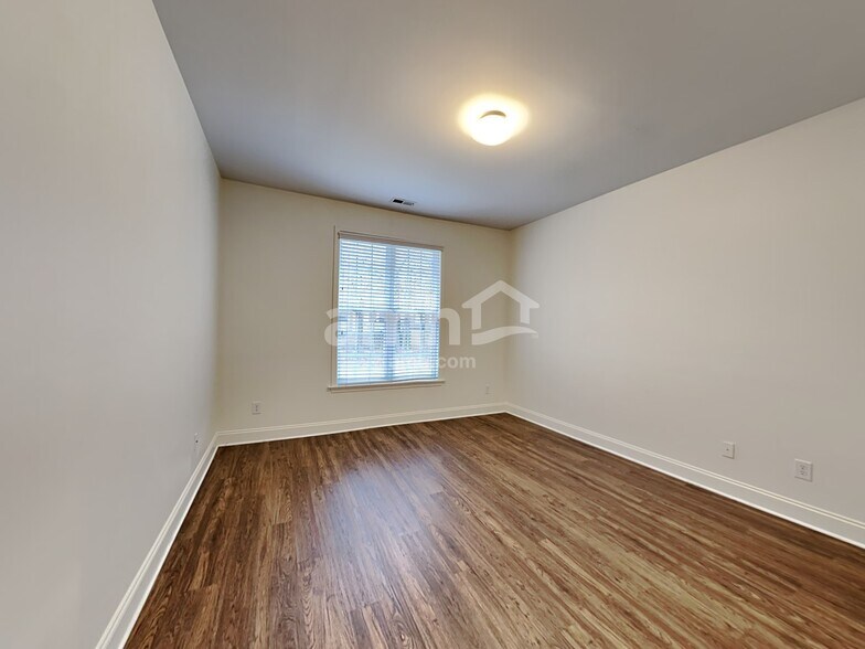 Building Photo - 216 Boswell Ln