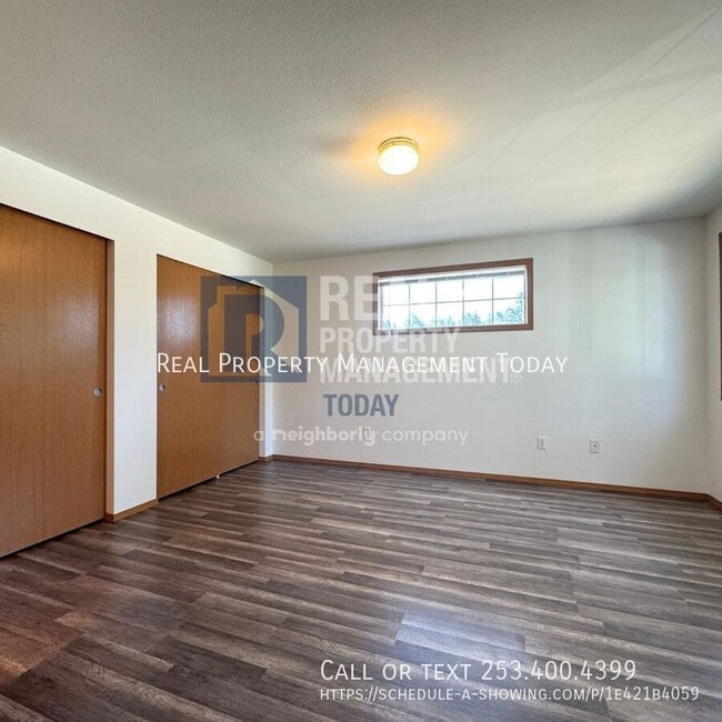 Building Photo - 427 175th St S