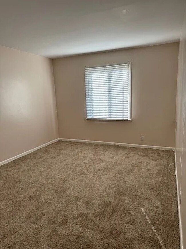 Building Photo - Cozy 1-Bedroom Apartment in the Heart of East Nashville