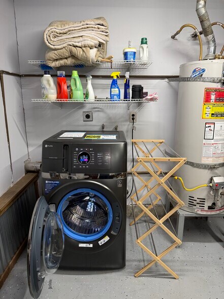 Washer/Dryer in unit, in garage. - 2809 Via Clarez