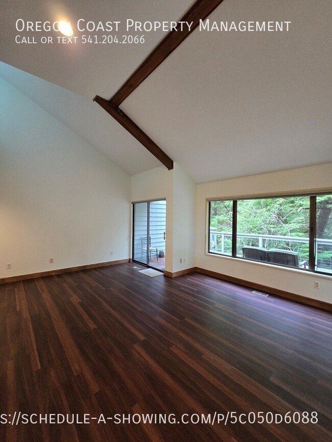 Building Photo - 600 Island Dr