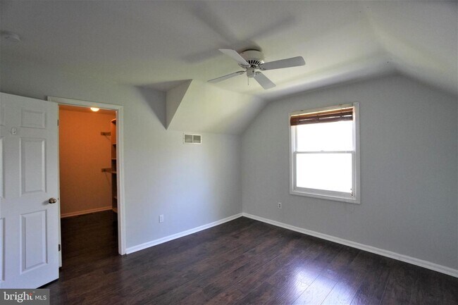 Building Photo - 104 Hidden Creek Dr