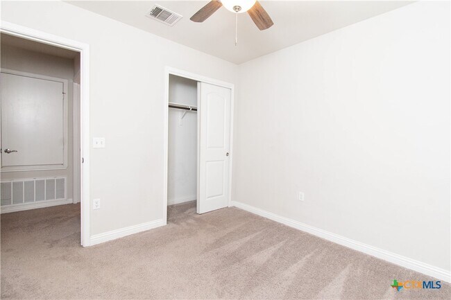 Building Photo - 9404 Privet Dr