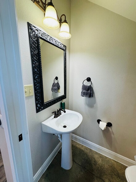 Building Photo - 2801 Goodwin Ave