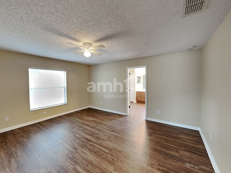 Building Photo - 1110 Bluegrass Dr