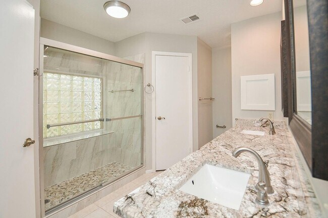 Building Photo - 2119 Landcircle Ct