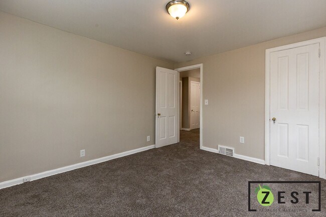 Building Photo - - BEAUTIFUL 3-BEDROOM 1 BATHROOM  April 11th 2-2:30 pm!