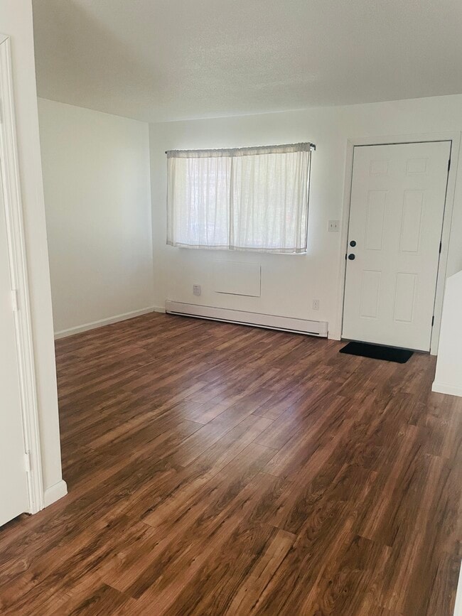 Building Photo - 220 Blakeslee St