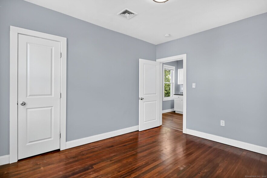 Building Photo - 14 Belden St