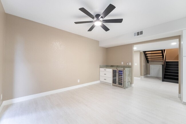 Building Photo - 968 Pinehurst Dr