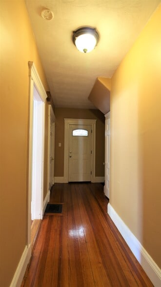 Building Photo - 162 Walnut St