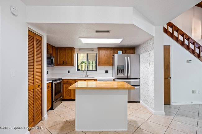 Building Photo - 123 Adams Ave