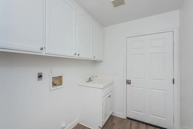 Building Photo - 1167 Meadow Lake Dr