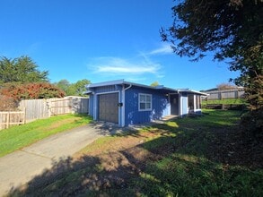 Building Photo - 4BR/2BA South Eureka Home!