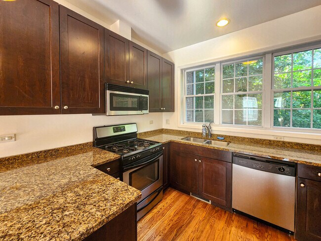 Building Photo - 1643 Church St