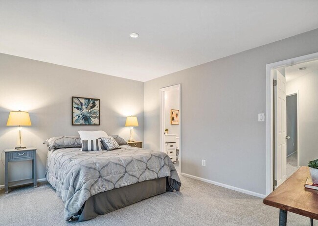 Building Photo - Gorgeous End Unit townhouse with WATER VIEWS ready mid August!