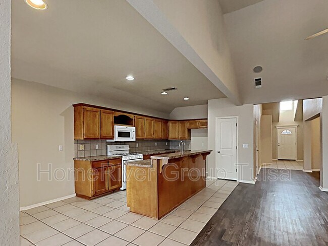 Building Photo - 3710 N Ironwood Pl