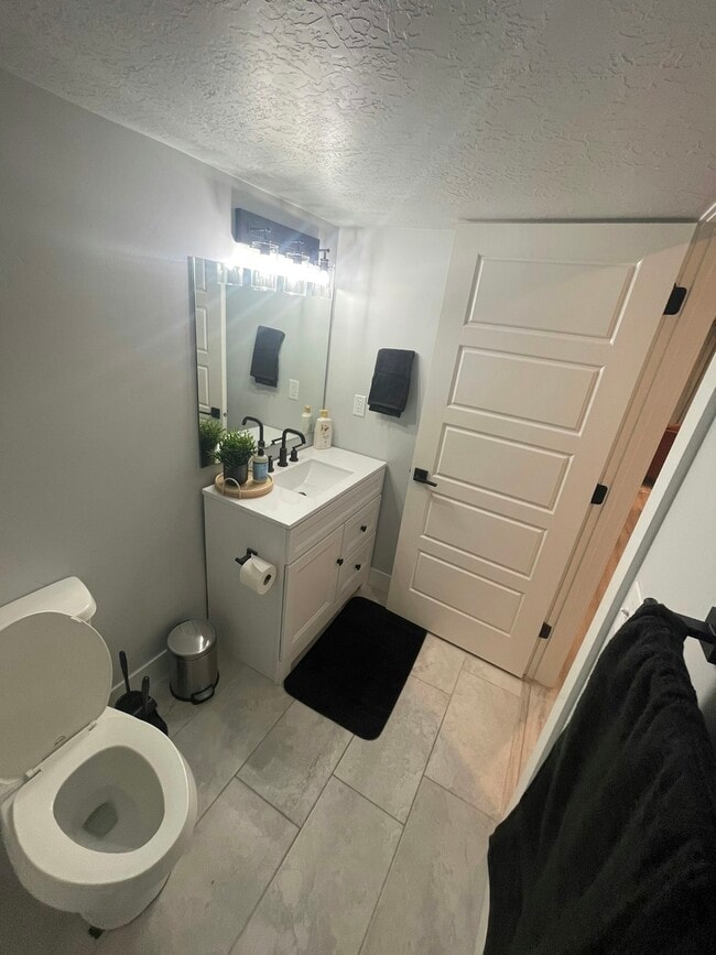 Building Photo - 201 N 20 W