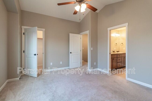 Building Photo - 2621 NE 131st Ave