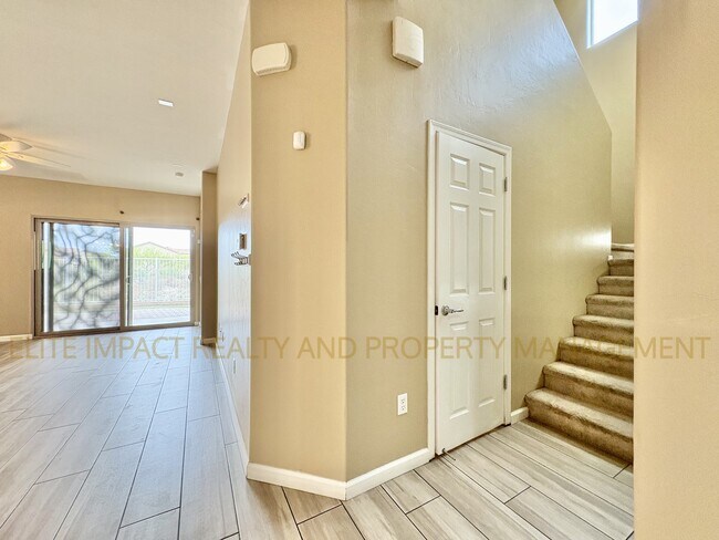 Building Photo - 6004 S Meadow Breeze Dr