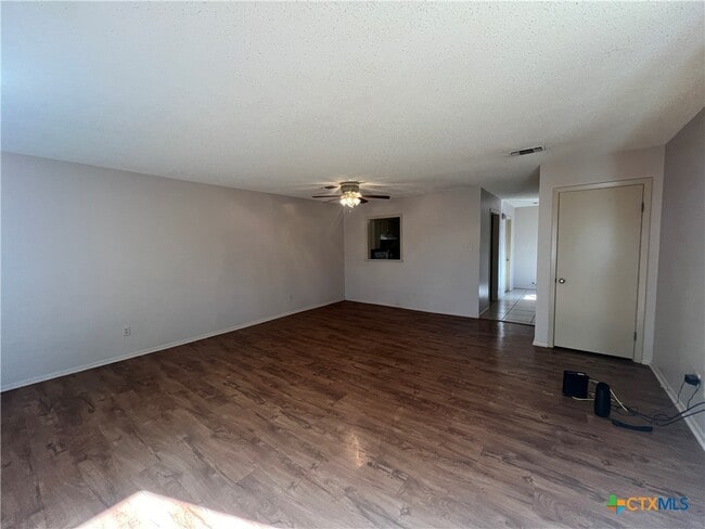 Building Photo - 960 Canyon Dr