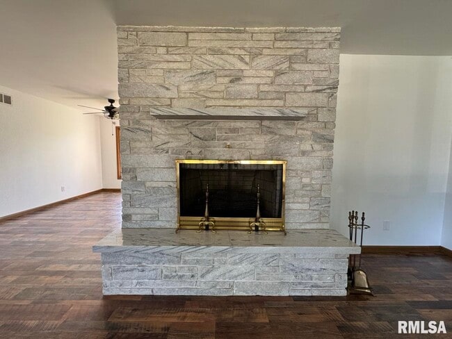 Building Photo - 3816 Ridgewood Dr