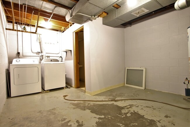 Building Photo - Beautiful and Spacious 3 Bedroom / 2 Bath ...