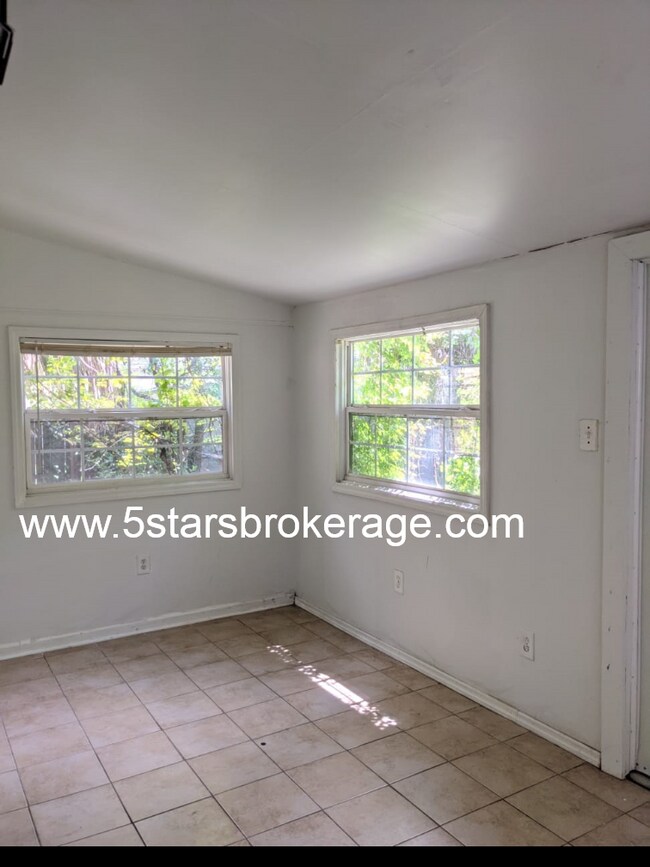 Building Photo - 4654 13th Ave S