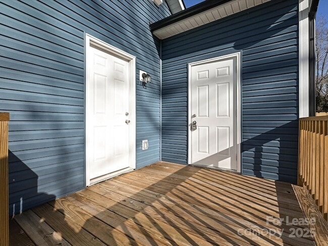 Building Photo - 1349 Russell St