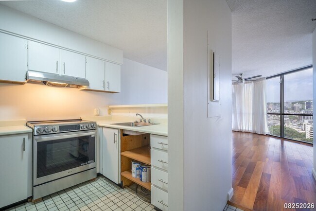 Building Photo - 930 Kaheka St